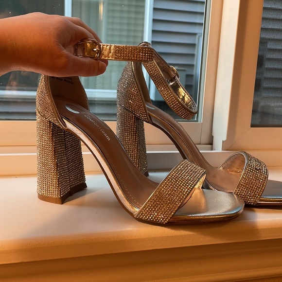 Heels Sparkles Rhinestones Size 6 Journee Collection - Picture 3 of 13